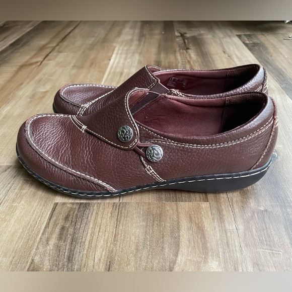 Clarks Leather Un Loop Loafers - Picture 5 of 6